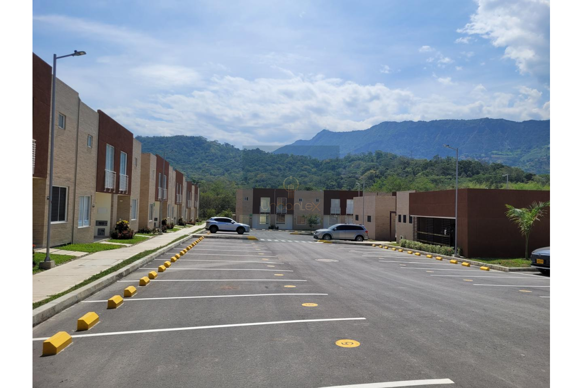 UrbanLex vende casa área 94m2 $450Millones