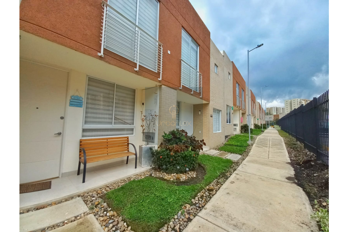 UrbanLex vende casa área 94m2 $450Millones