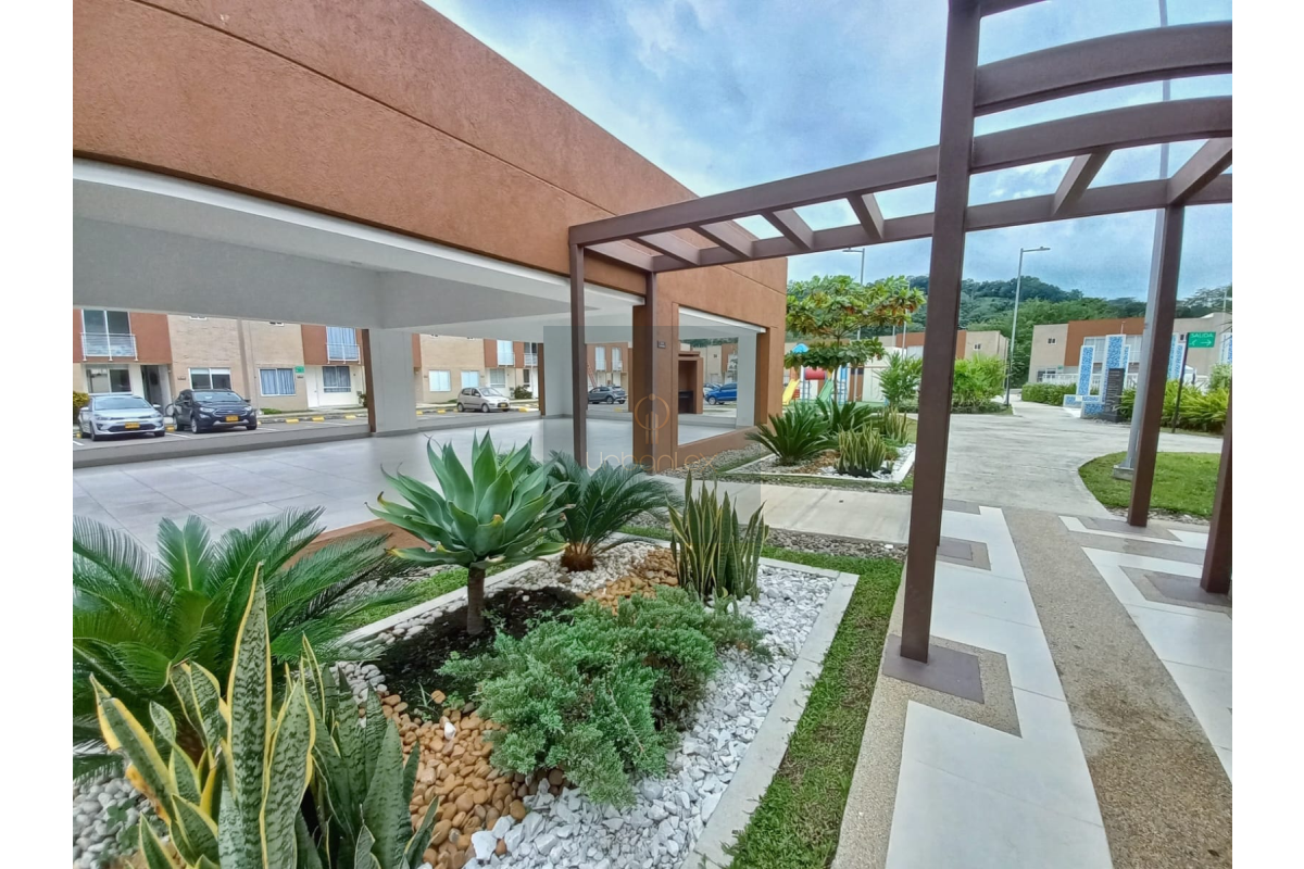 UrbanLex vende casa área 94m2 $450Millones