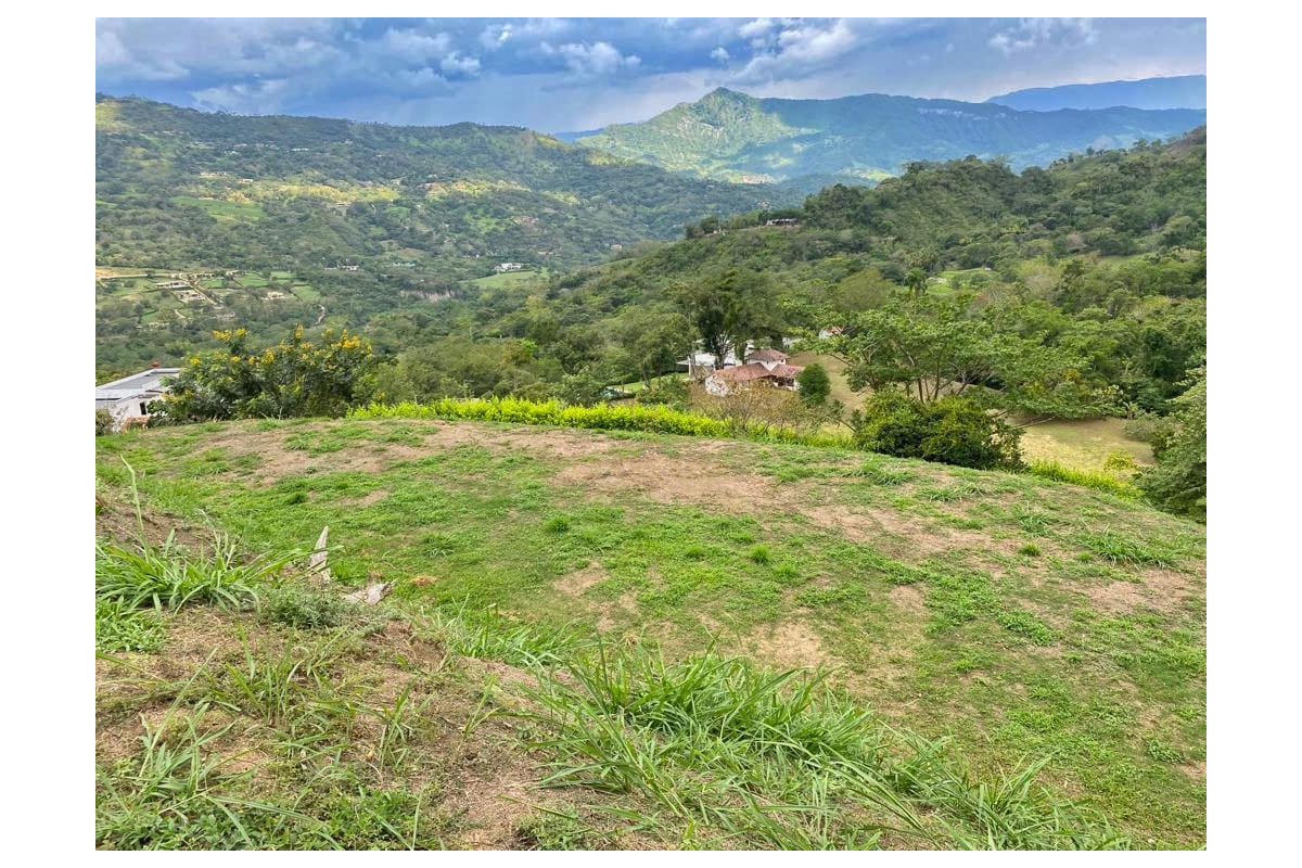 UrbanLex vende lote condominio, área 4.026m2 $310Millones