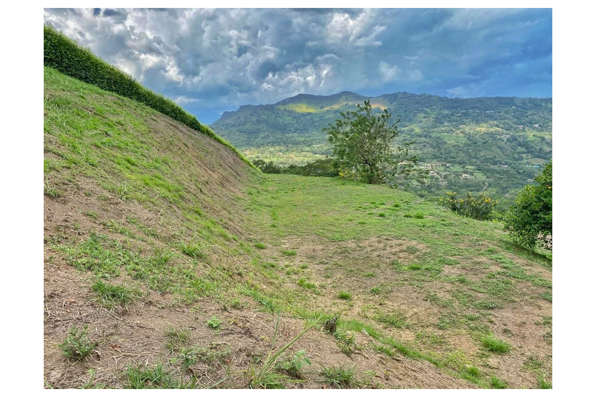 UrbanLex vende lote condominio, área 4.026m2 $310Millones