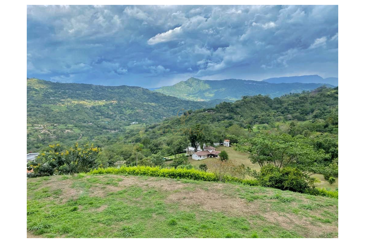 UrbanLex vende lote condominio, área 4.026m2 $310Millones