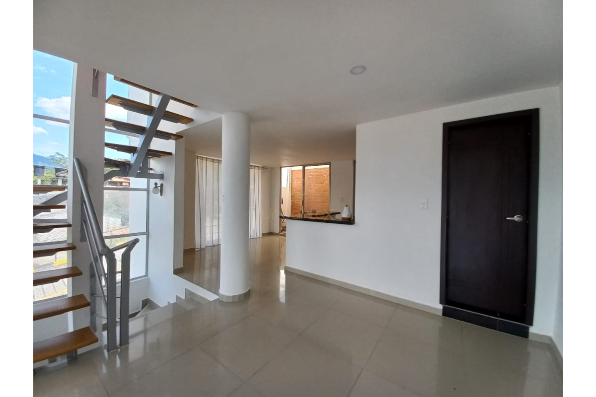 UrbanLex vende casa conjunto, área 186m2 $460Millones