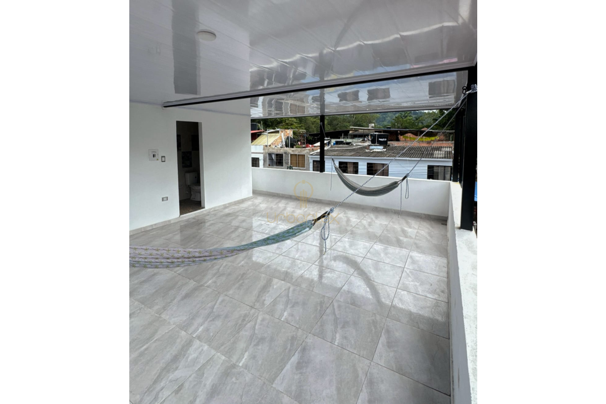 UrbanLex vende casa-Villeta, área 215m2 $590Millones