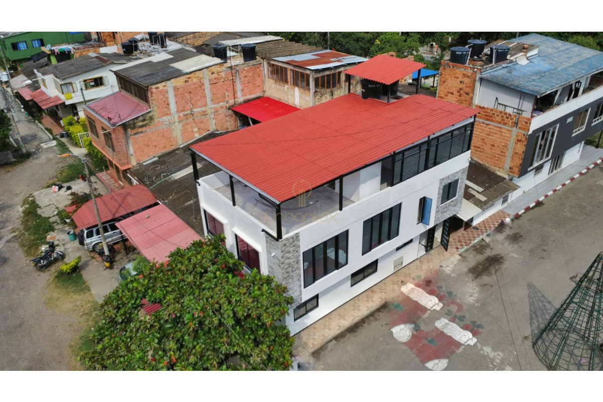 UrbanLex vende casa-Villeta, área 215m2 $590Millones