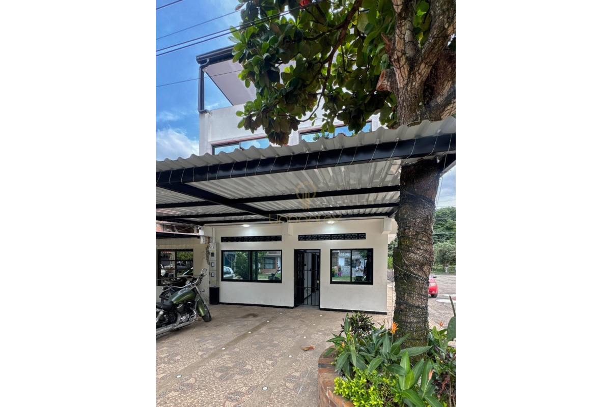 UrbanLex vende casa-Villeta, área 215m2 $590Millones