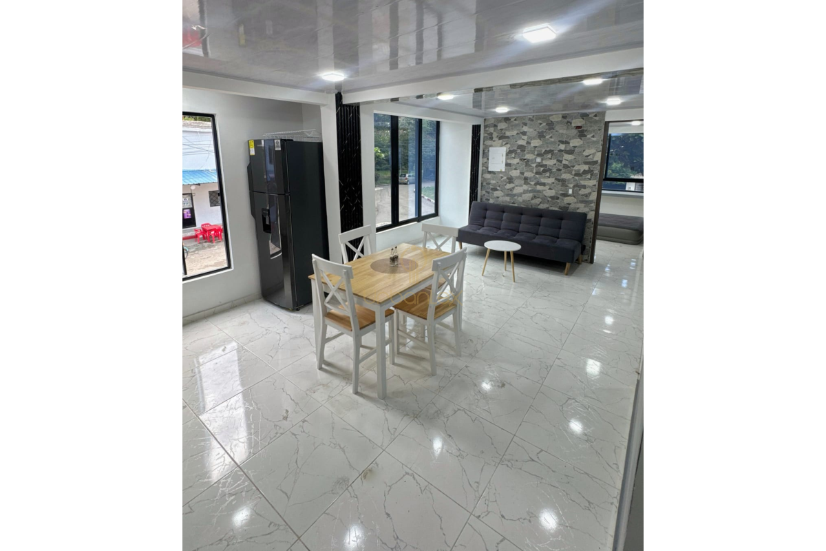 UrbanLex vende casa-Villeta, área 215m2 $590Millones