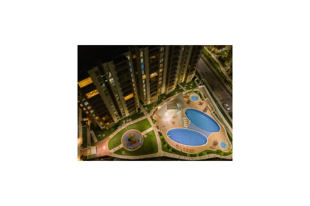 UrbanLex arrienda Apartamento Amoblado en Conjunto Residencial, área 82M2 $ 2.700.000