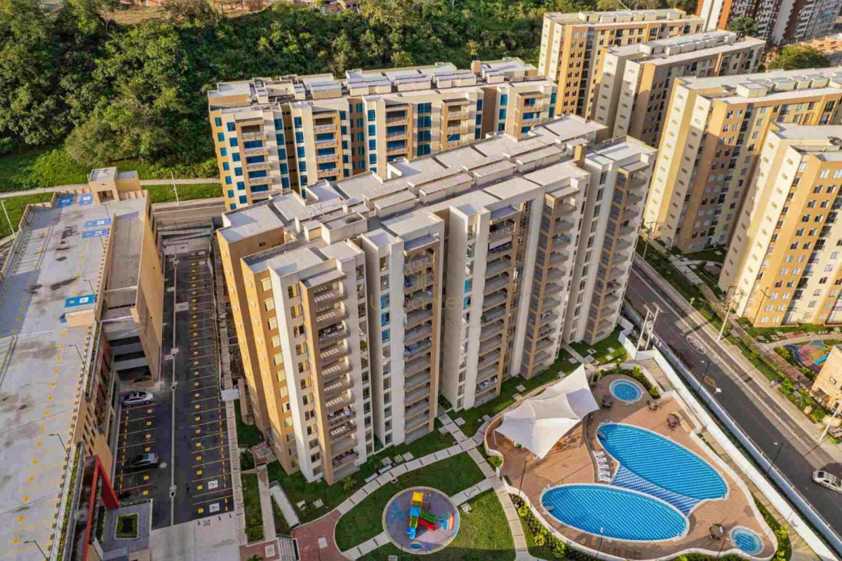 UrbanLex arrienda Apartamento Amoblado en Conjunto Residencial, área 82M2 $ 2.700.000