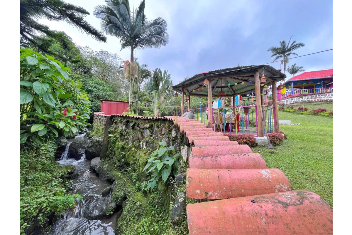 UrbanLex Arrienda Casa amoblada-Sasaima, área 1.180m2 $ 2.200.000