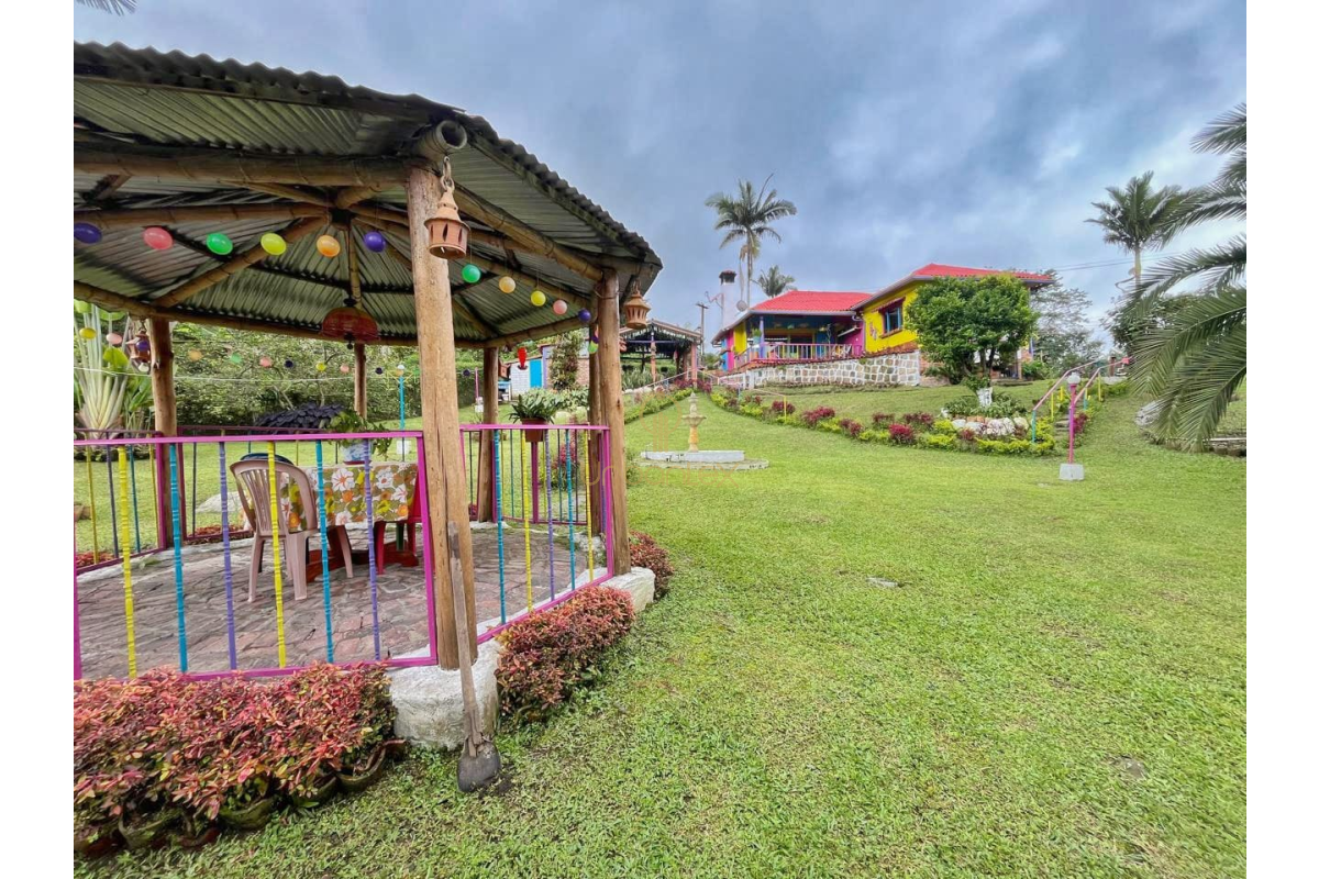 UrbanLex Arrienda Casa amoblada-Sasaima, área 1.180m2 $ 2.200.000