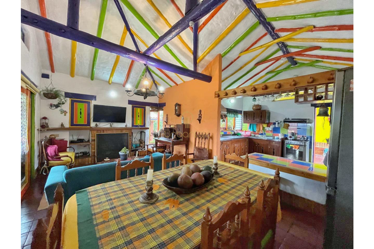 UrbanLex Arrienda Casa amoblada-Sasaima, área 1.180m2 $ 2.200.000