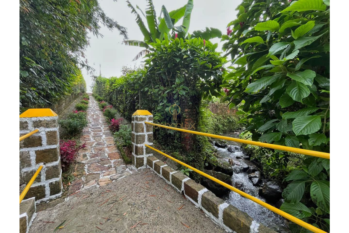 UrbanLex Arrienda Casa amoblada-Sasaima, área 1.180m2 $ 2.200.000