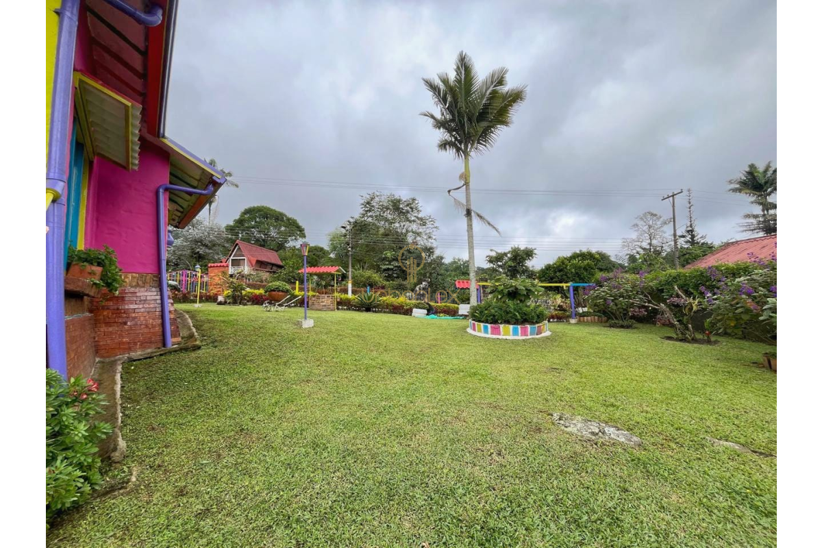 UrbanLex Arrienda Casa amoblada-Sasaima, área 1.180m2 $ 2.200.000