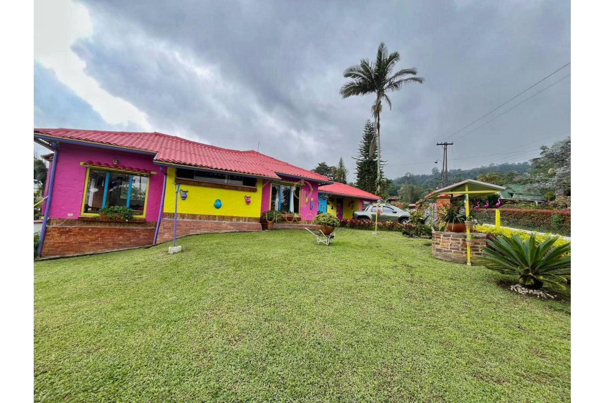 UrbanLex Arrienda Casa amoblada-Sasaima, área 1.180m2 $ 2.200.000