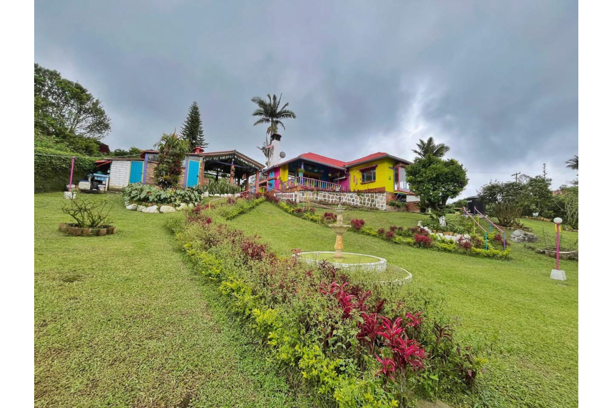 UrbanLex Arrienda Casa amoblada-Sasaima, área 1.180m2 $ 2.200.000