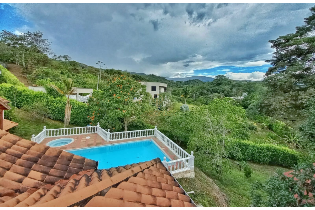 UrbanLex vende casa en condominio área 2.072m2 $1.000Millones