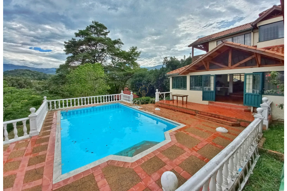 UrbanLex vende casa en condominio área 2.072m2 $1.000Millones