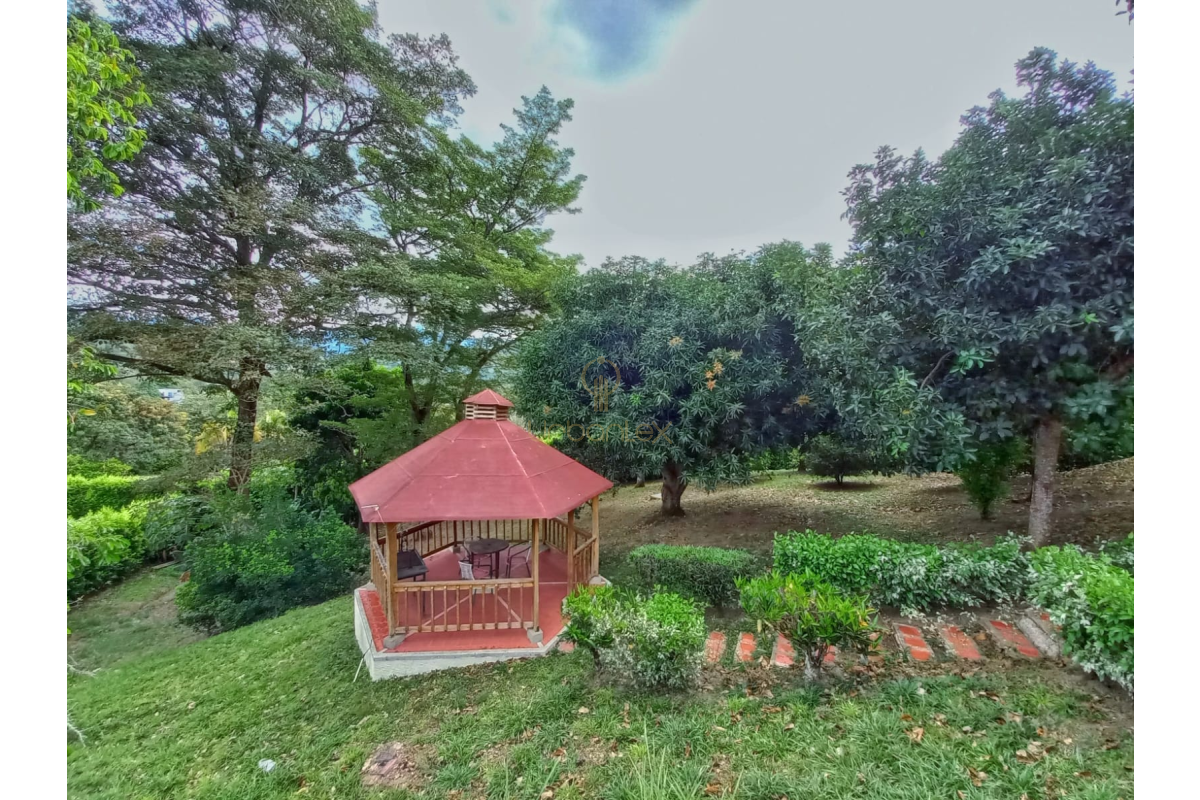 UrbanLex vende casa en condominio área 2.072m2 $1.000Millones