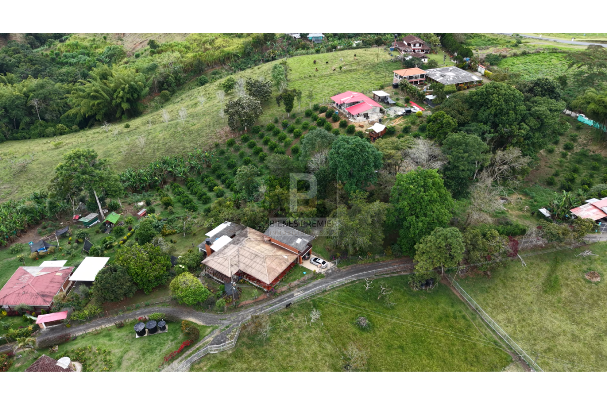 Finca en Venta en Lago Calima 3125 m² | Casa de 5 habitaciones | Cerca al lago | Ideal inversión