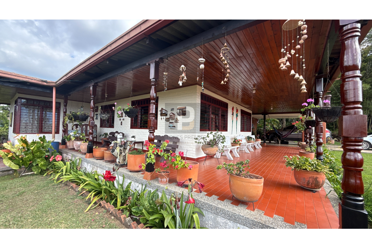 Finca en Venta en Lago Calima 3125 m² | Casa de 5 habitaciones | Cerca al lago | Ideal inversión