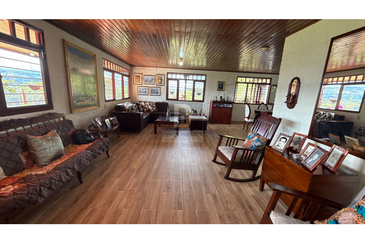 Finca en Venta en Lago Calima 3125 m² | Casa de 5 habitaciones | Cerca al lago | Ideal inversión