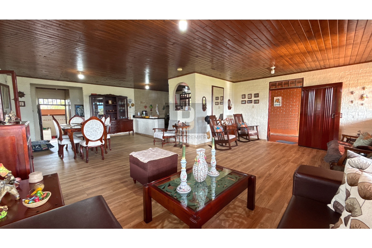 Finca en Venta en Lago Calima 3125 m² | Casa de 5 habitaciones | Cerca al lago | Ideal inversión