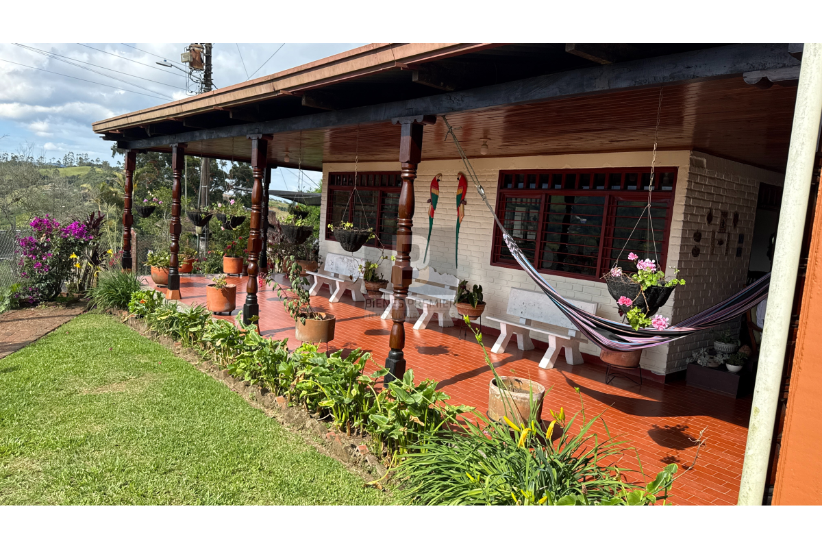 Finca en Venta en Lago Calima 3125 m² | Casa de 5 habitaciones | Cerca al lago | Ideal inversión