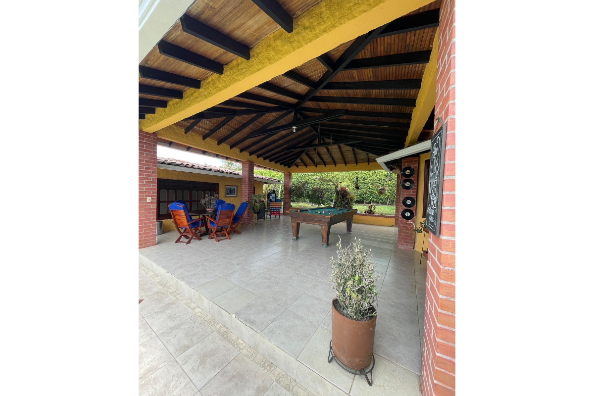 Finca en Venta en Lago Calima Calima | 3.081 m² lote | 1.076 m² construidos | lujo | piscina | jacuzzi | discoteca