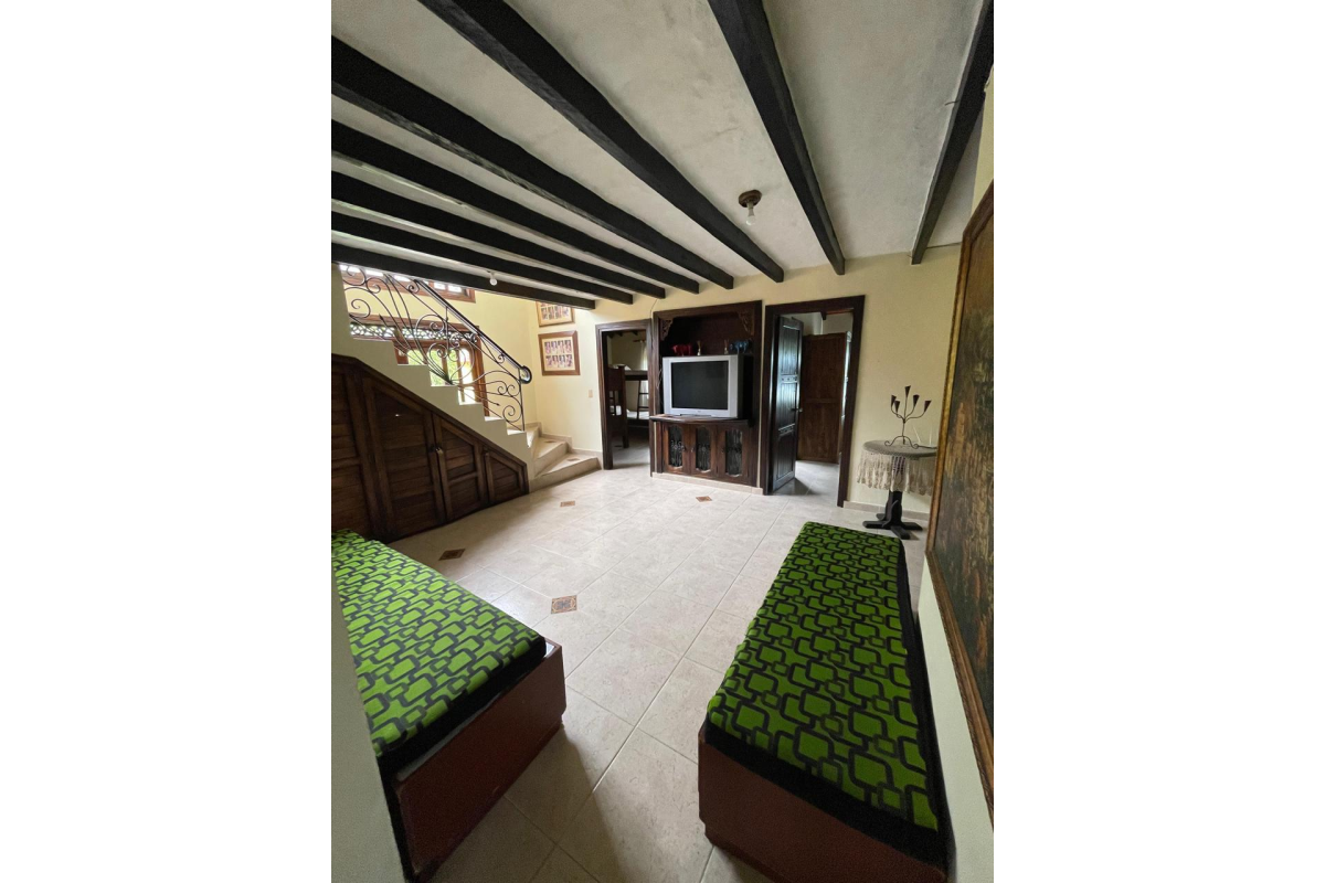 Finca en Venta en Lago Calima Calima | 3.081 m² lote | 1.076 m² construidos | lujo | piscina | jacuzzi | discoteca