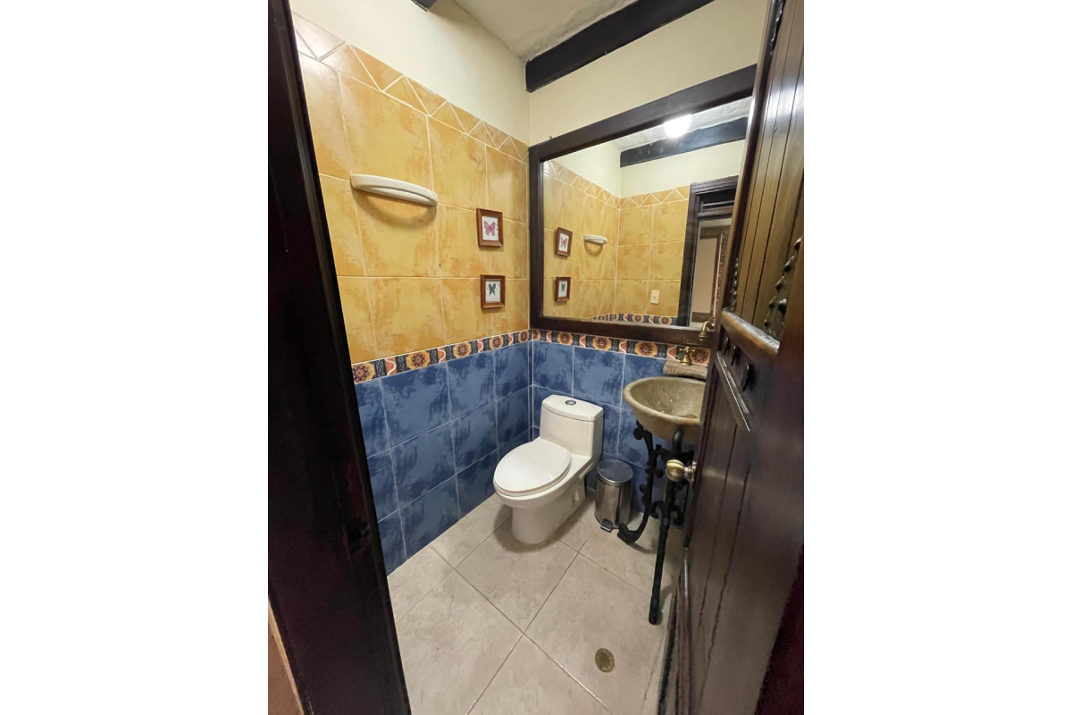 Finca en Venta en Lago Calima Calima | 3.081 m² lote | 1.076 m² construidos | lujo | piscina | jacuzzi | discoteca