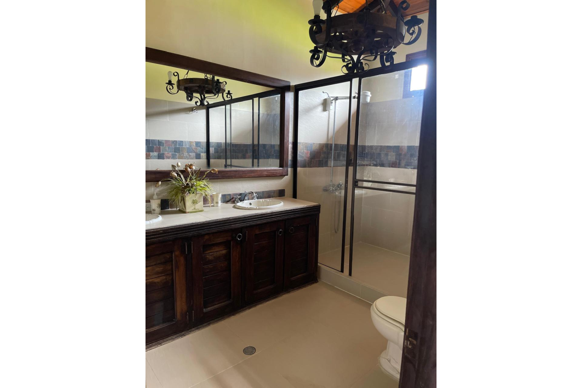 Finca en Venta en Lago Calima Calima | 3.081 m² lote | 1.076 m² construidos | lujo | piscina | jacuzzi | discoteca