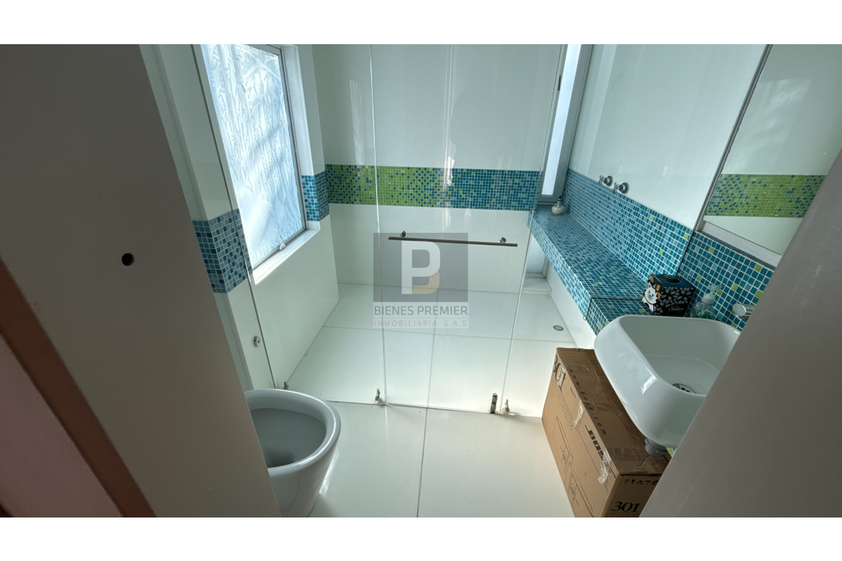 Casa en Venta en Pance Cali 1200 m² lote 750 m² construidos | Piscina, domótica y lago | Discoteca privada