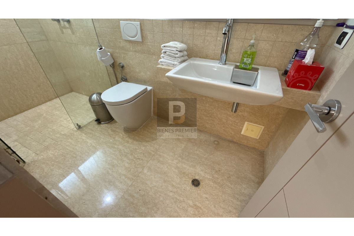 Casa en Venta en Pance Cali 1200 m² lote 750 m² construidos | Piscina, domótica y lago | Discoteca privada