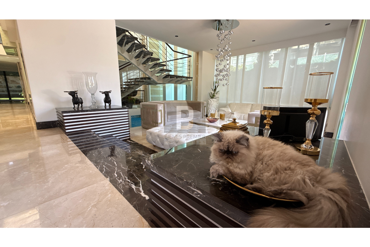 Casa en Venta en Pance Cali 1200 m² lote 750 m² construidos | Piscina, domótica y lago | Discoteca privada