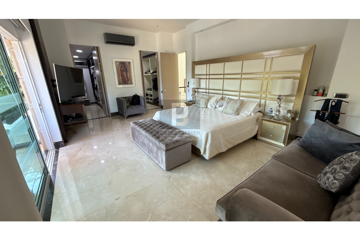 Casa en Venta en Pance Cali 1200 m² lote 750 m² construidos | Piscina, domótica y lago | Discoteca privada