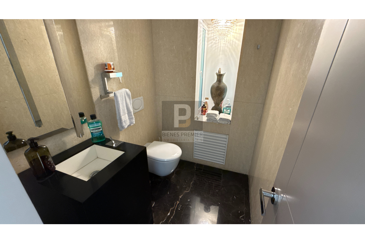 Casa en Venta en Pance Cali 1200 m² lote 750 m² construidos | Piscina, domótica y lago | Discoteca privada