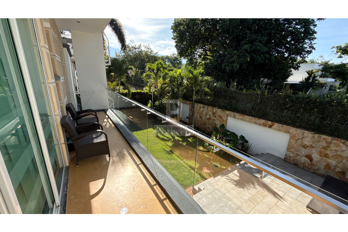 Casa en Venta en Pance Cali 1200 m² lote 750 m² construidos | Piscina, domótica y lago | Discoteca privada