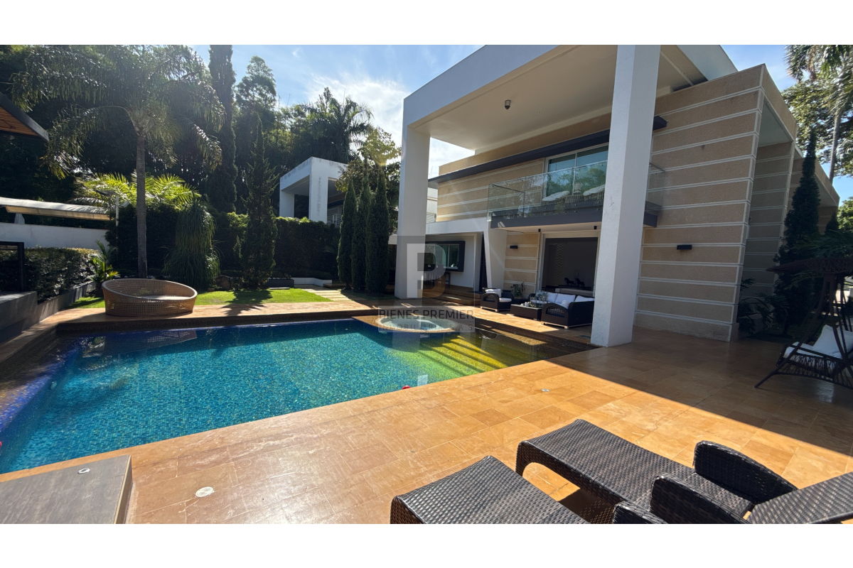 Casa en Venta en Pance Cali 1200 m² lote 750 m² construidos | Piscina, domótica y lago | Discoteca privada