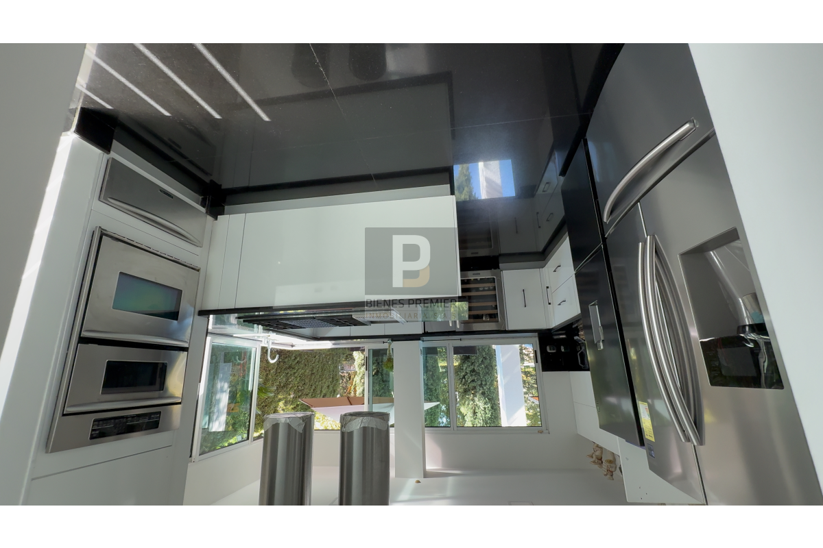 Casa en Venta en Pance Cali 1200 m² lote 750 m² construidos | Piscina, domótica y lago | Discoteca privada