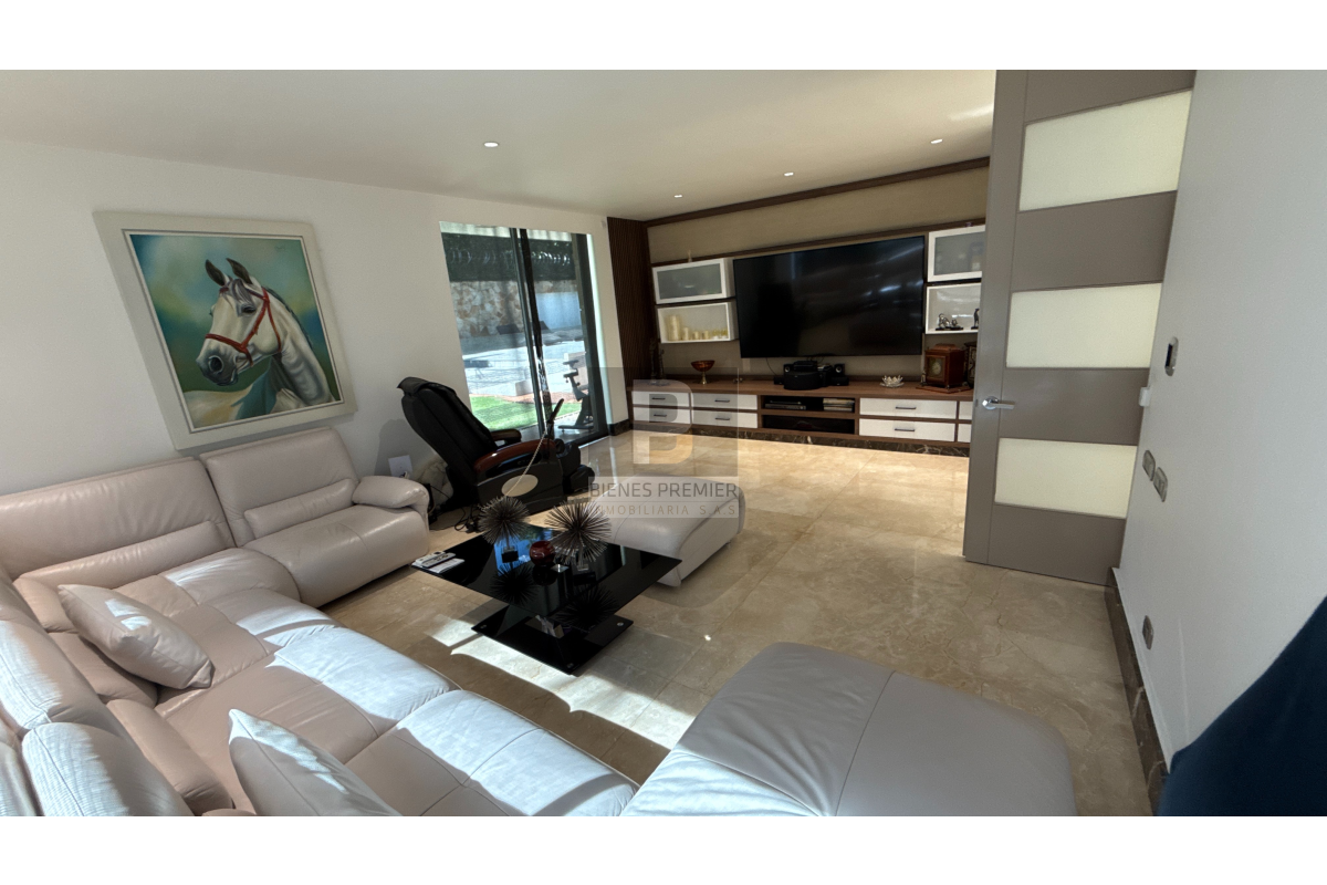 Casa en Venta en Pance Cali 1200 m² lote 750 m² construidos | Piscina, domótica y lago | Discoteca privada