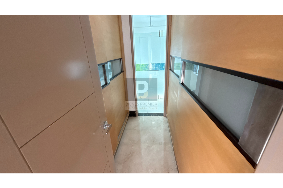 Casa en Venta en Pance Cali 1200 m² lote 750 m² construidos | Piscina, domótica y lago | Discoteca privada