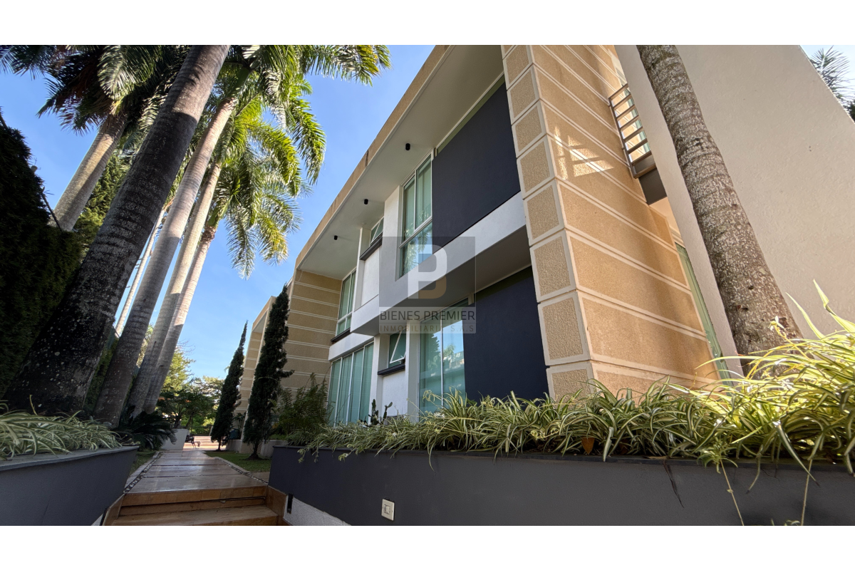 Casa en Venta en Pance Cali 1200 m² lote 750 m² construidos | Piscina, domótica y lago | Discoteca privada