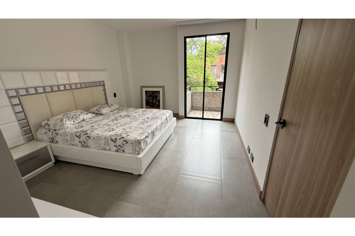 Casa en Condominio en Venta en Ciudad Jardín Cali 344 m² | Remodelada | 3 alcobas con vestier | Terraza y 5 parqueaderos