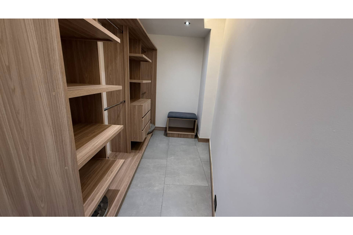 Casa en Condominio en Venta en Ciudad Jardín Cali 344 m² | Remodelada | 3 alcobas con vestier | Terraza y 5 parqueaderos