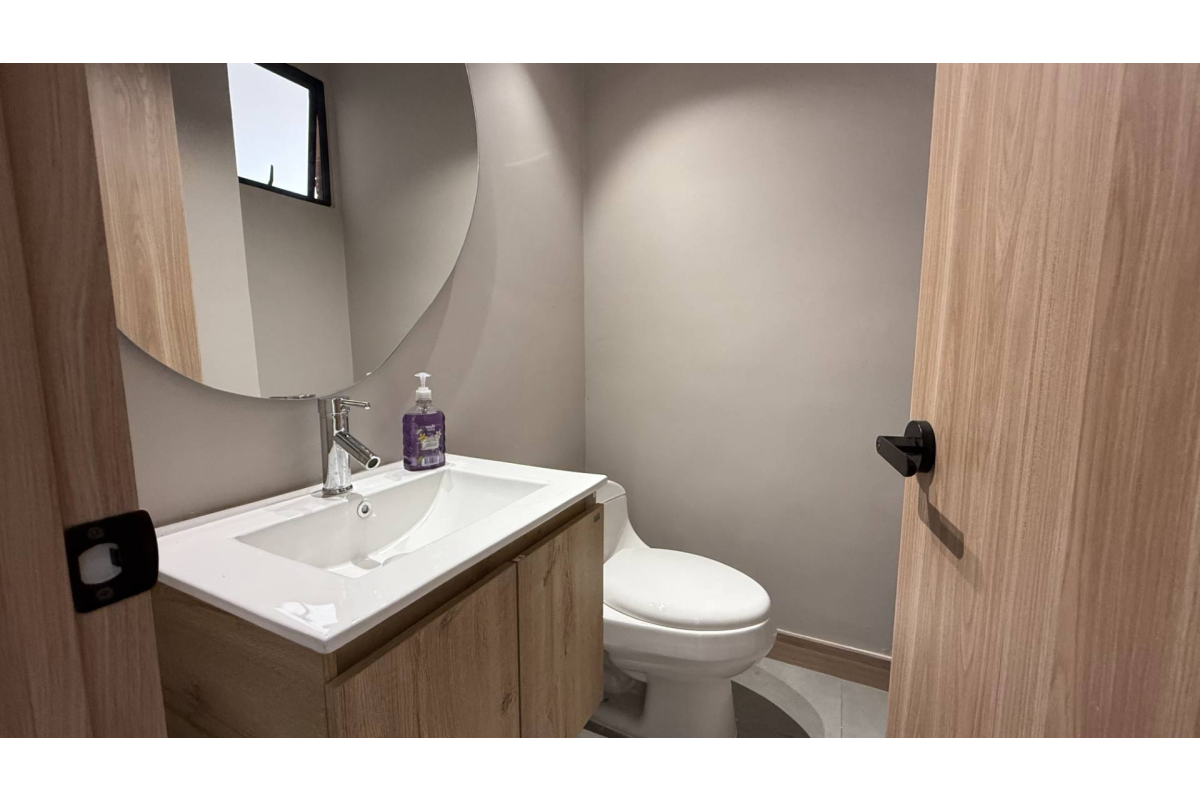 Casa en Condominio en Venta en Ciudad Jardín Cali 344 m² | Remodelada | 3 alcobas con vestier | Terraza y 5 parqueaderos