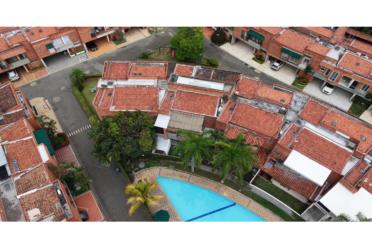 Casa en Condominio en Venta en Ciudad Jardín Cali 344 m² | Remodelada | 3 alcobas con vestier | Terraza y 5 parqueaderos