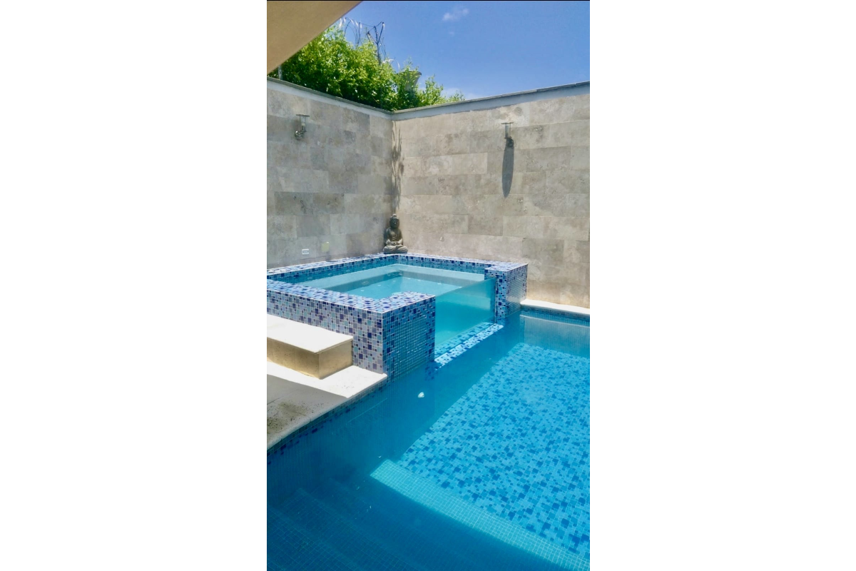 Casa en Venta en Ciudad Jardín Cali 860 m² lote 808 m² construidos | Piscina privada | 4 habitaciones | 8 parqueaderos