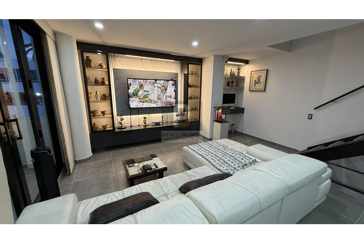 Casa en Condominio en Venta en Ciudad Jardín Cali 248 m² | Remodelada | 4 alcobas | Jacuzzi y piscina