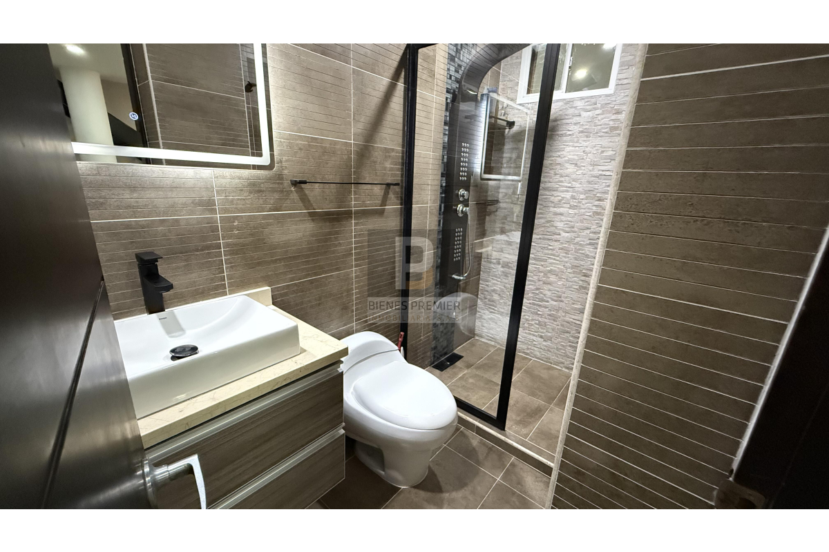 Casa en Condominio en Venta en Ciudad Jardín Cali 248 m² | Remodelada | 4 alcobas | Jacuzzi y piscina